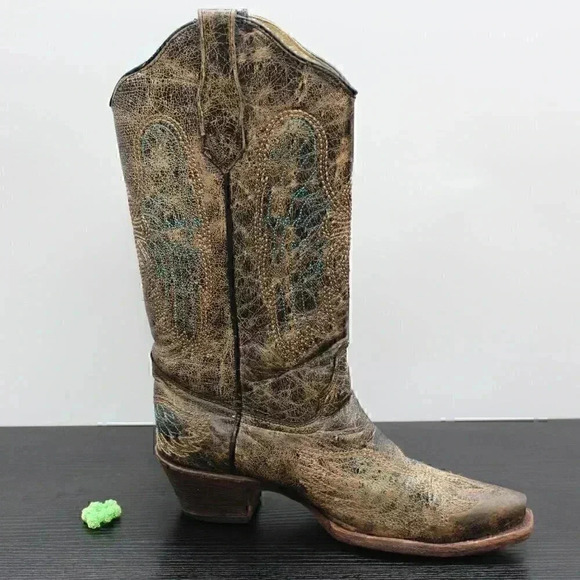 Circle G Women’s Black Distressed Leather Boots - Picture 6 of 11